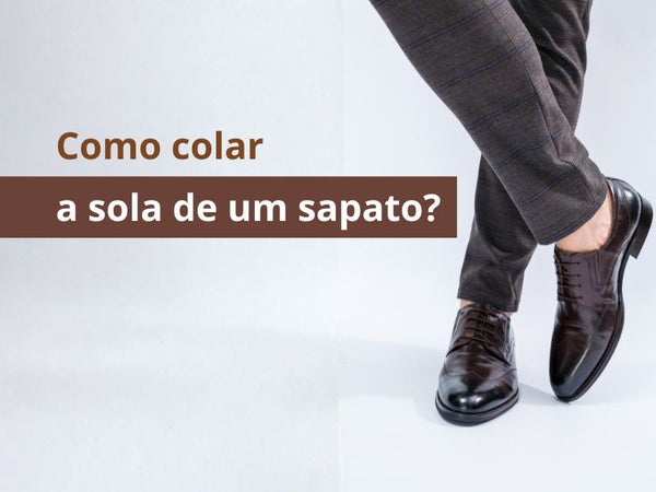 Pormenor de homem de pé com as pernas cruzadas calçando uns belíssimos sapatos de couro pretos. A foto ilustra o artigo COMO COLAR A SOLA DE UM SAPATO.