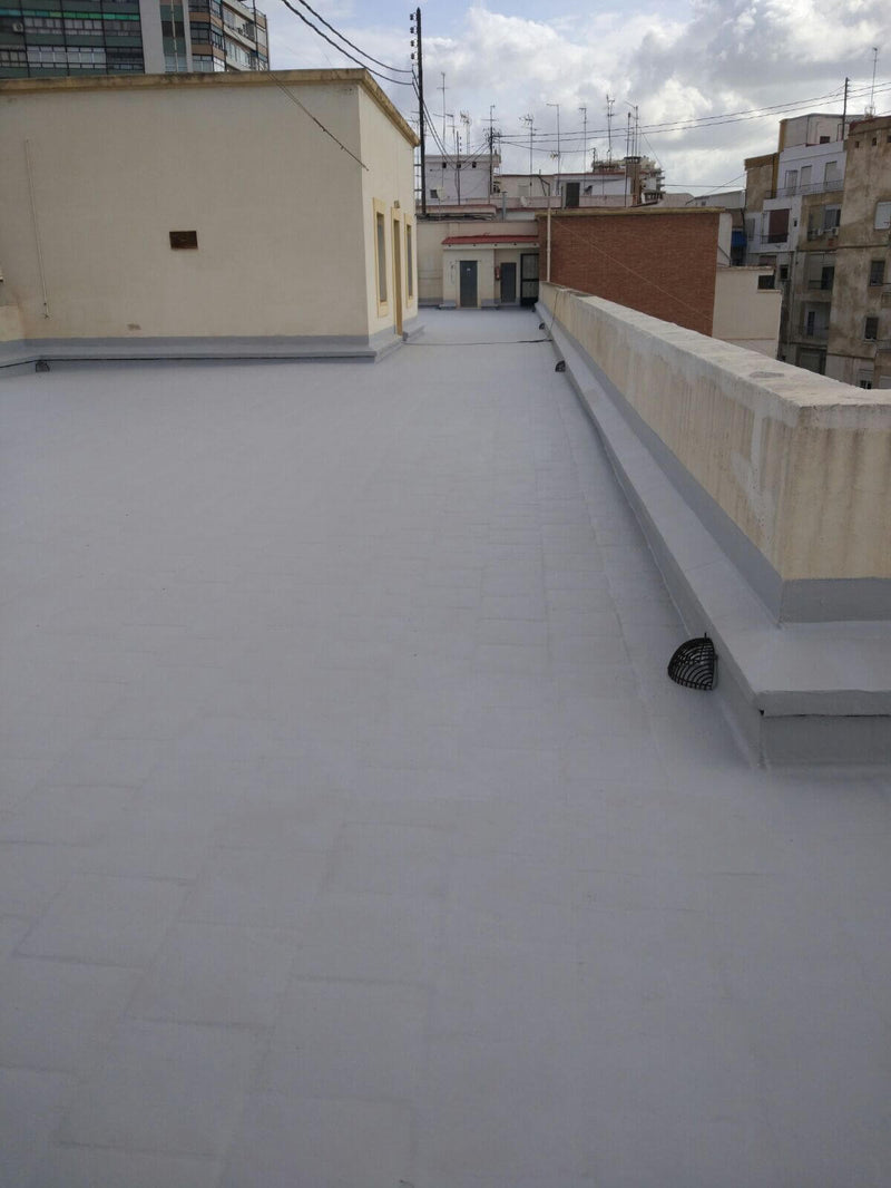 Terraço impermeabilizado com o aguastop transit. Esta membrana impermeável transitável é ideal para a cobertura de terraços e outras superfícies exteriores.