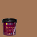 Embalagem da tinta para exteriores REVEPROA MATE SEDA sob um fundo que ilustra a cor CEDEIRA do catálogo de cores para fachadas da marca Pinturas Proa.