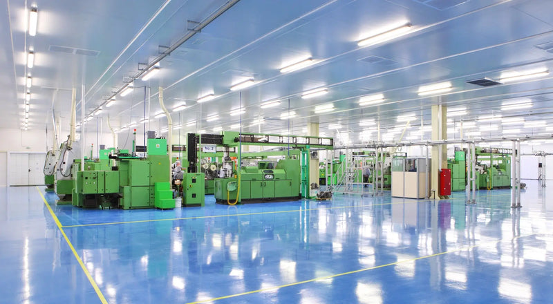 Nave industrial pavimentada com as soluções da CIN Performance Coatings. As soluções da CIN Performance Coatings para pavimentos (flooring), para além da vertente decorativa, proporcionam a proteção mecânica e química requeridas em função da solicitação a que o local está sujeito, para evitar a sua degradação.