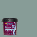 Embalagem da tinta para exteriores REVEPROA ACETINADA sob um fundo que ilustra a cor CORUÑA do catálogo de cores para fachadas da marca Pinturas Proa.