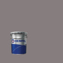 Lata do Hempadur Mastic 45880 da Hempel sobre um fundo cinzento mio, cor identificada pelo fabricante com o número 12430.