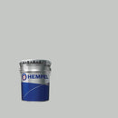 Lata do Hempadur Mastic 45880 da Hempel sobre um fundo cinzento claro, cor identificada pelo fabricante com o número 11150, que corresponde ao código RAL 7035.