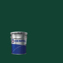 Lata do Hempel's 464DE da Hempel sobre um fundo verde musgo, cor identificada pelo fabricante com o número 47050, que corresponde ao código RAL 6005.
