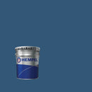 Lata de Hemuthane Enamel da Hempel sobre um fundo azul, cor identificada pelo fabricante com o número 30100.