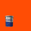 Lata do Hempel's HI-VEE 56540 da Hempel sobre um fundo laranja, cor identificada pelo fabricante com o número 50180, que corresponde ao código RAL 2005.