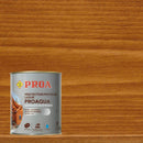 Embalagem do Lasur Acetinado Proaqua da Proa sobre um fundo de madeira SAPELLI.