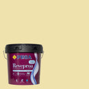 Embalagem da tinta para exteriores REVEPROA ACETINADA sob um fundo que ilustra a cor LUARCA do catálogo de cores para fachadas da marca Pinturas Proa.