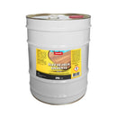 Embalagem de 20 litros do óleo de base solvente para decks de madeira, de cor teca.