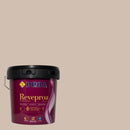 Embalagem da tinta para exteriores REVEPROA MATE SEDA sob um fundo que ilustra a cor PORRIÑO do catálogo de cores para fachadas da marca Pinturas Proa.