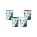 Embalagens de várias cores de Terracril, a tinta para pavimentos desportivos da PPG Dyrup.