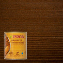 Lata do verniz para madeira de base aquosa da Proa sobre um fundo que replica a madeira de cor NOGUEIRA.